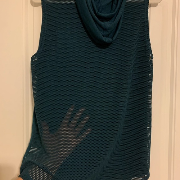 Sleeveless workout tank top - Picture 5 of 5